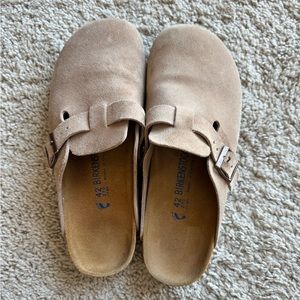 Khaki Boston Birkenstocks